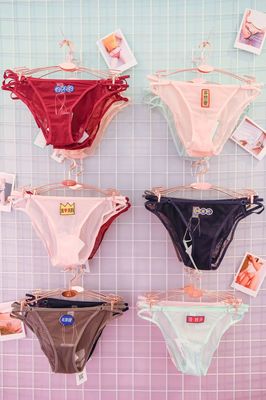 僅2晚,臉紅心跳的"深夜內(nèi)衣店"在外灘開(kāi)業(yè)了,海淘大牌1折.