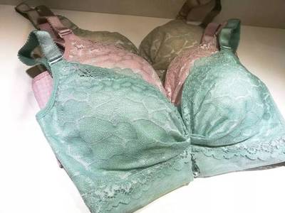 你內(nèi)衣掉我家陽臺了!